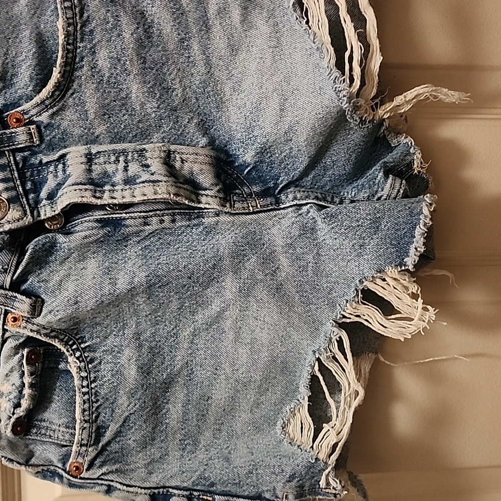 Shorts - Picture 3 of 4